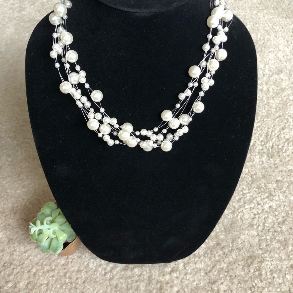 🔶 Floating pearl like necklace w/earrings